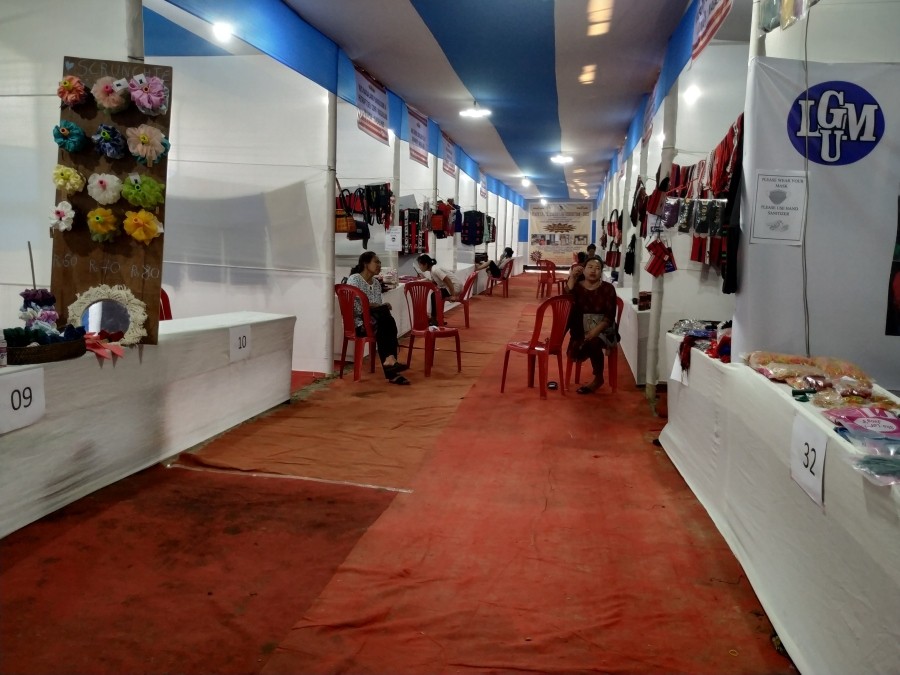 Sellers sitting outside their stalls admit several empty stalls on March 18 at Super Market. (Morung Photo)